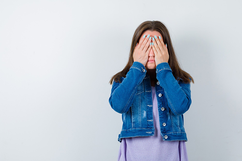 young-woman-keeping-hands-eyes-t-shirt-jacket-looking-scared-front-view_176474-108233